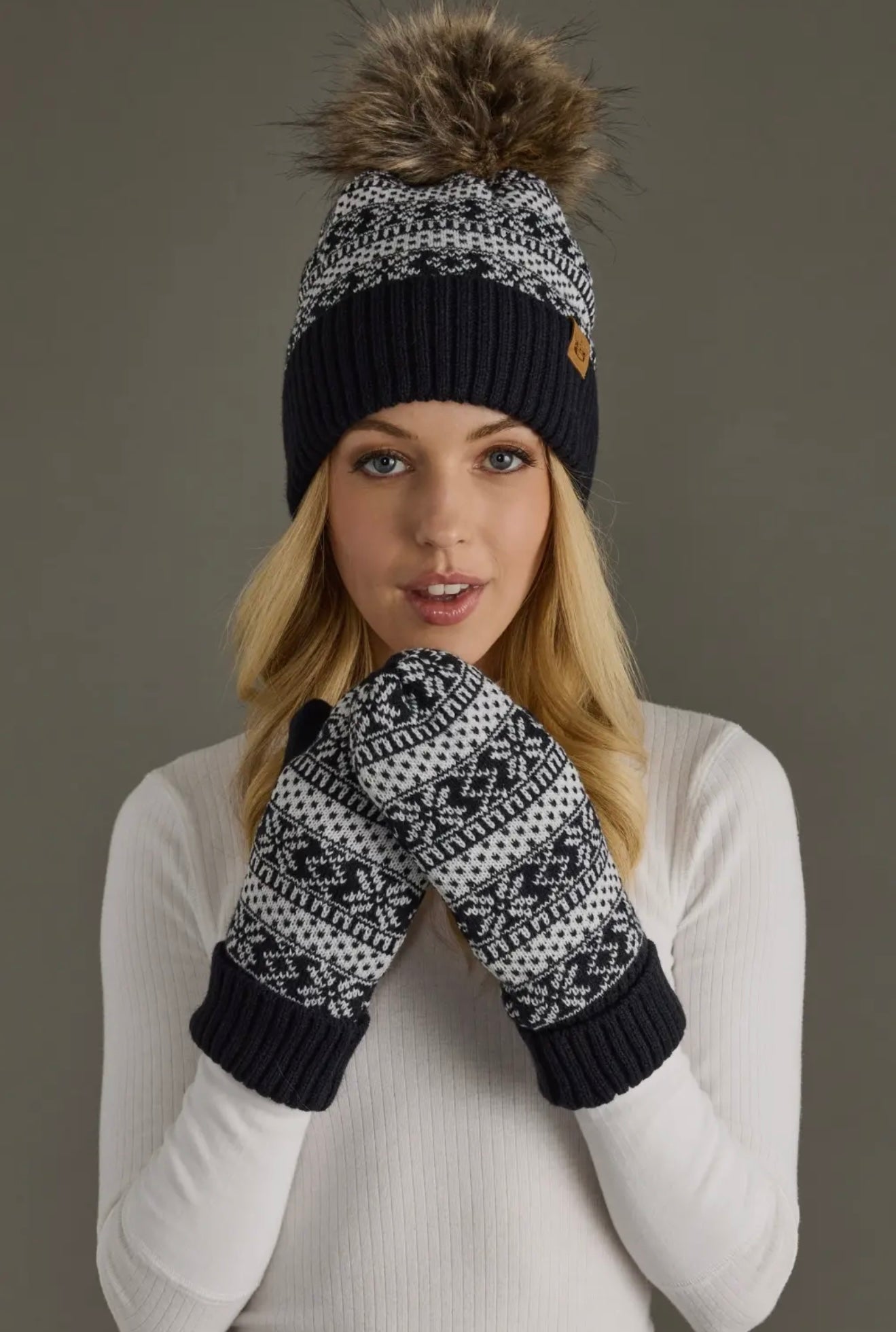 BROOKE BLACK & WHITE WINTER PATTERNED MITTENS