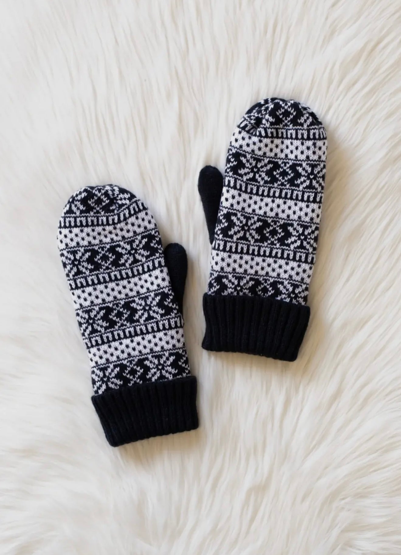 BROOKE BLACK & WHITE WINTER PATTERNED MITTENS