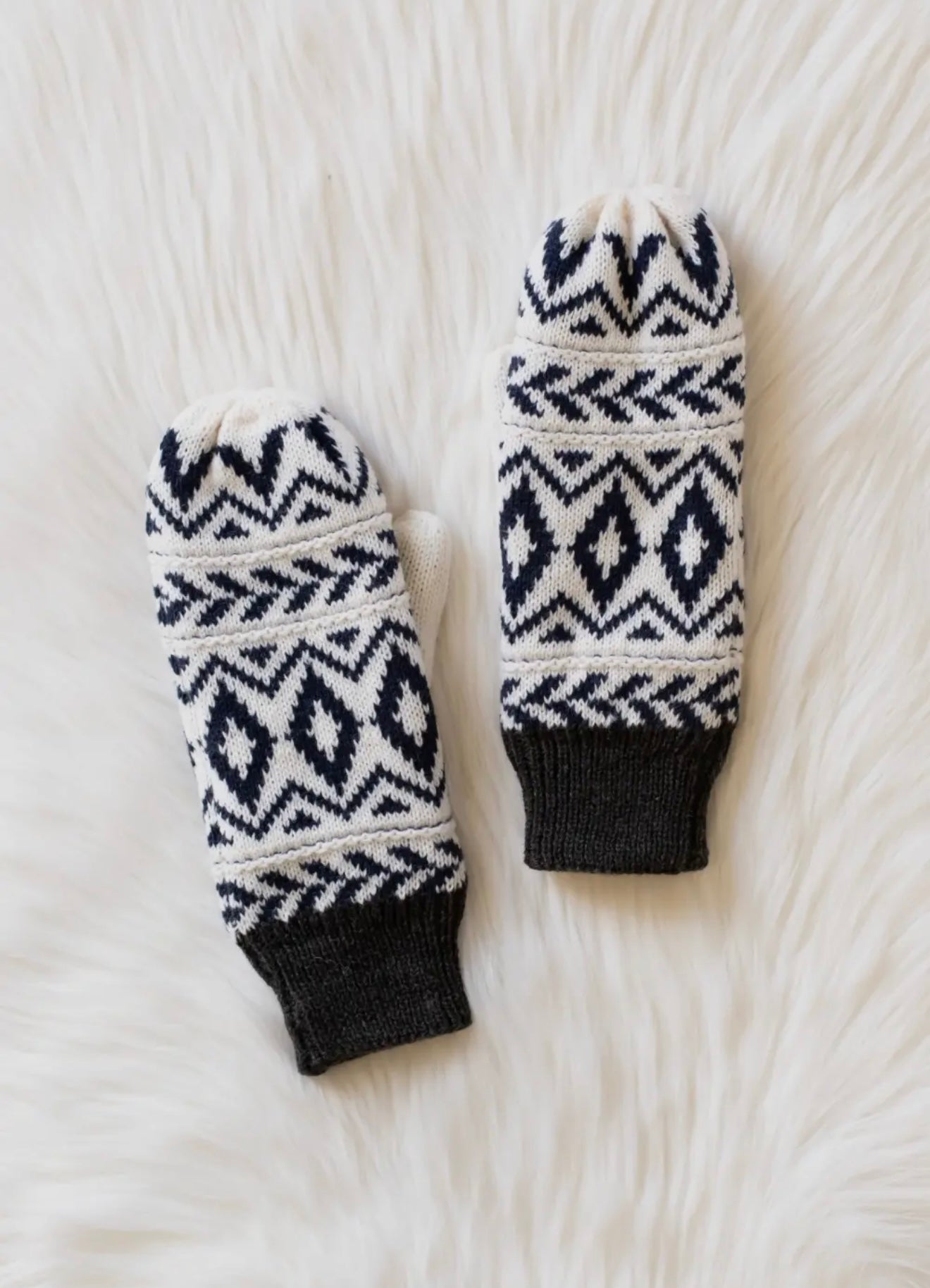 ISLA IVORY, NAVY & DARK GRAY PATTERNED MITTENS