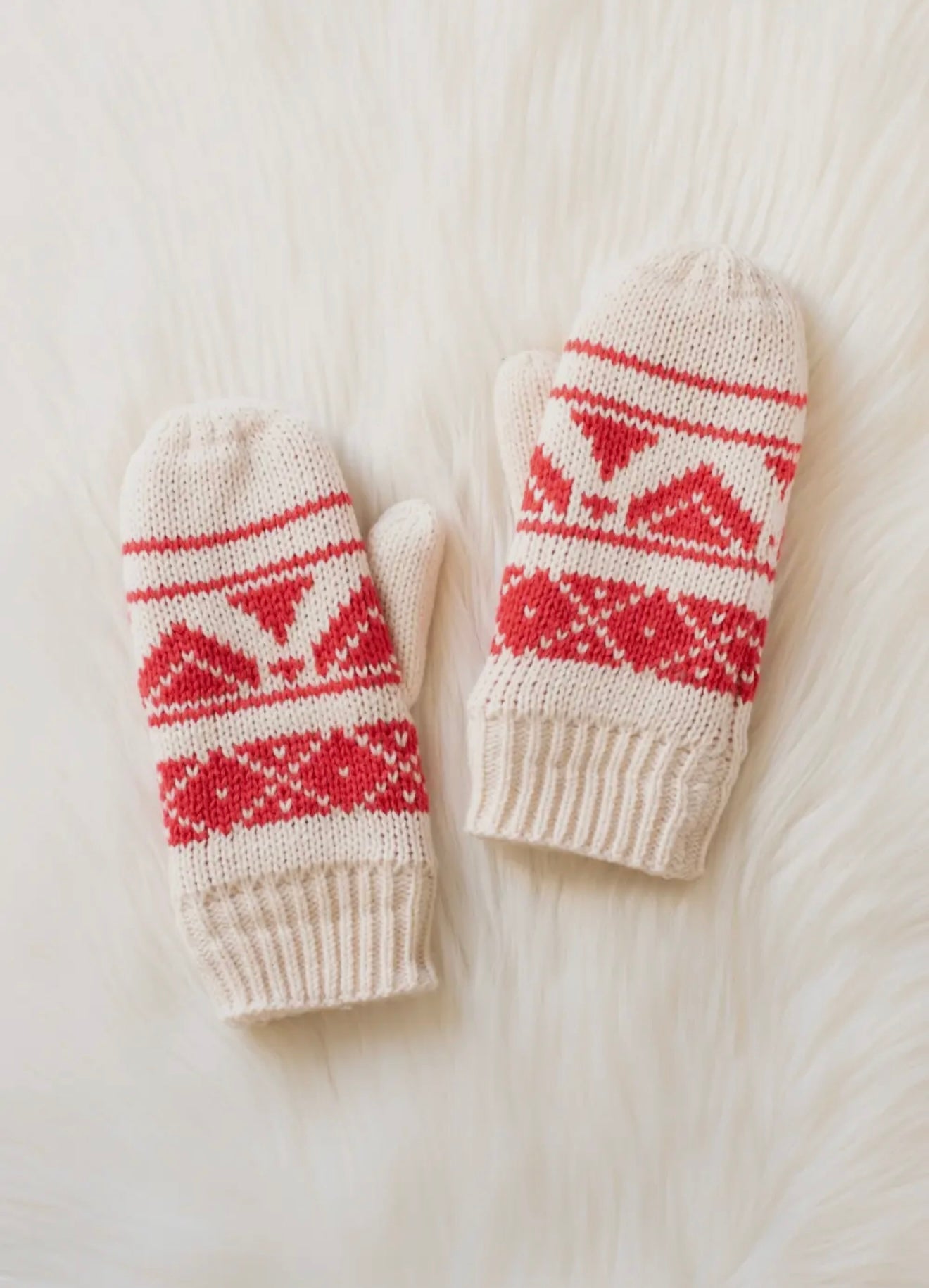 CAROL CREAM & RED PATTERNED MITTENS